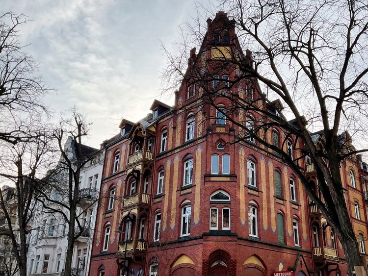 Wiesbaden: Vermietete 4-Zimmer-Stilaltbauwohnung im Feldherrenviertel!