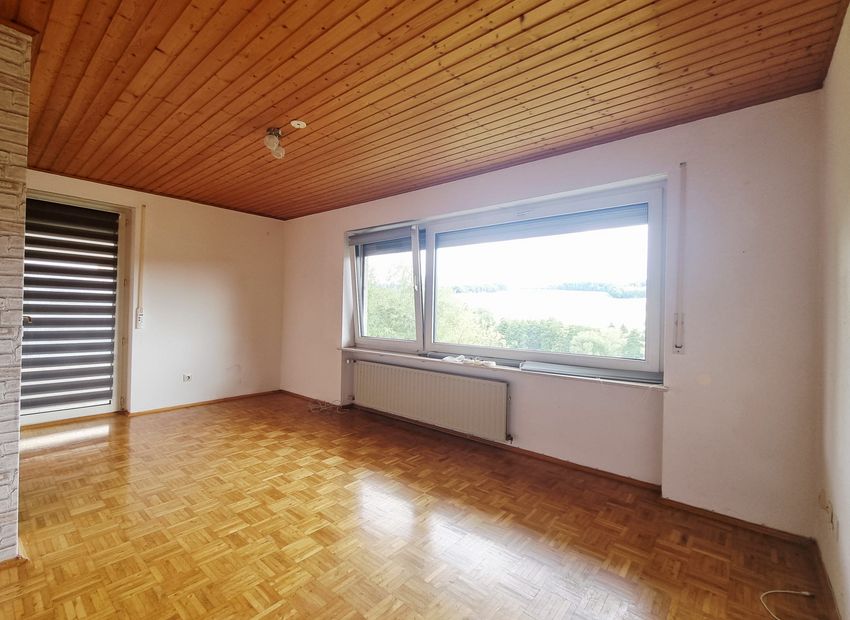 Selters (Ts): Besondere Immobilie ( Wohnraumwunder)  mit Fernblick und schönem Terrassengrundstück 