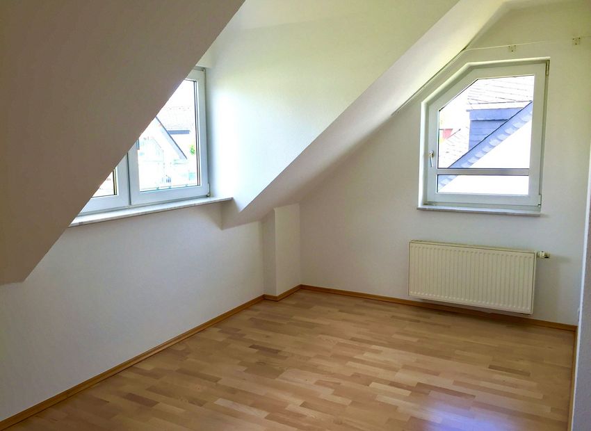 Helle 3,5 Zimmer Maisonette-Wohnung mit Einbauküche im Herzen von Oestrich-Winkel