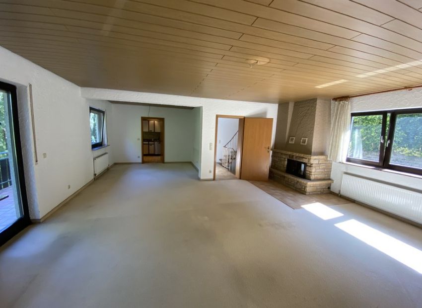 Schlangenbad: Gepflegtes Einfamilienhaus in idyllischer Lage – mit viel Platz und Potenzial!