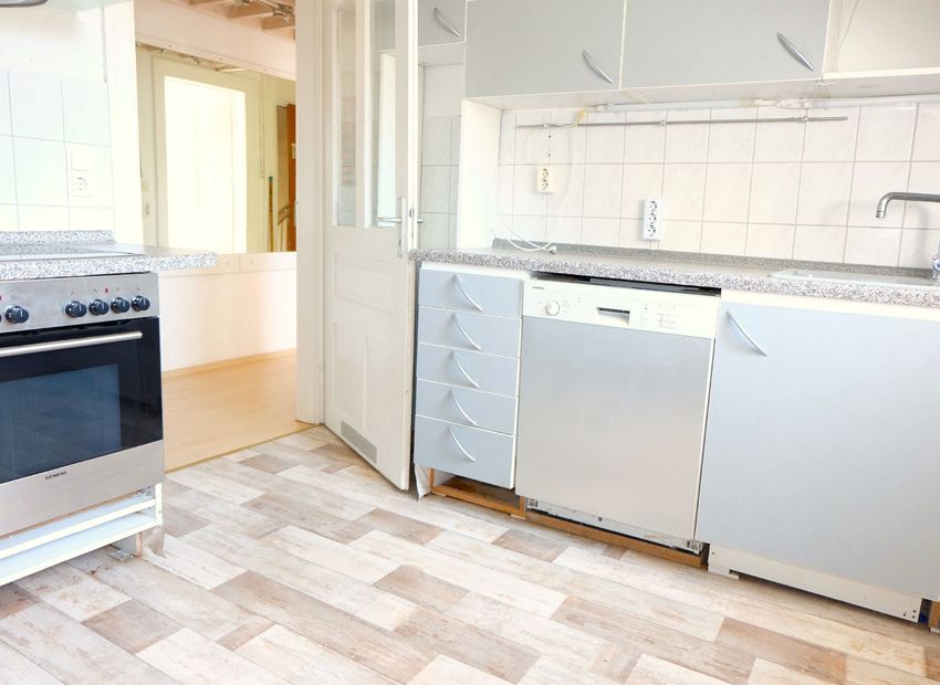 Frankfurt Höchst! Mehrfamilienhaus mit 4 Wohnungen und einer Praxis.