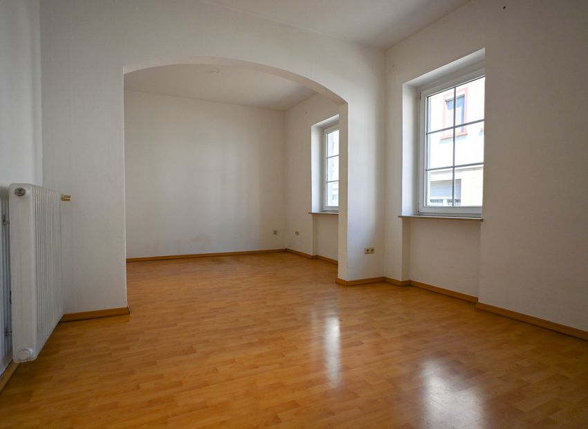 Wiesbaden-Biebrich: Einfamilienhaus mit Nebengebäuden in Stadtlage!