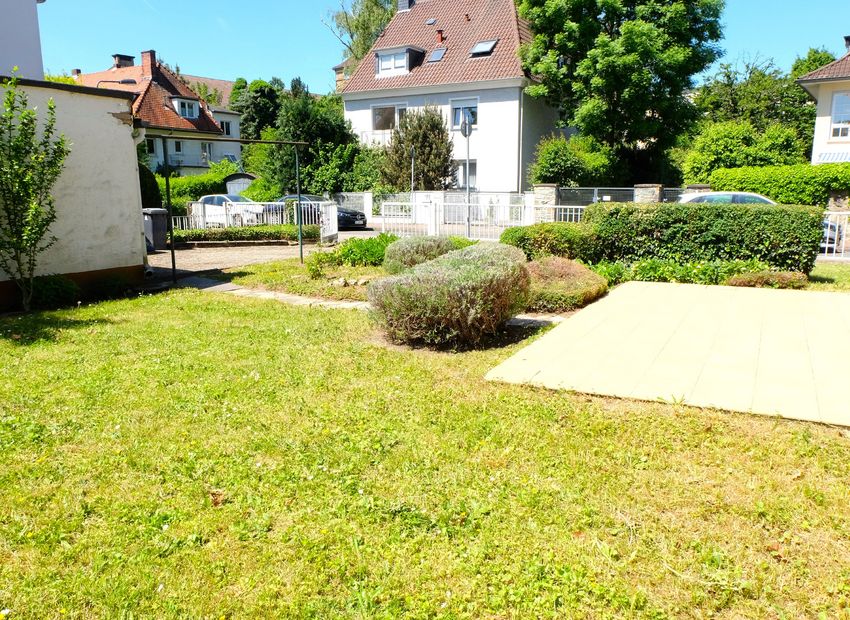 Frankfurt-Dornbusch! Erweiterbares REH mit traumhaftem ca. 383m² großem Grundstück.