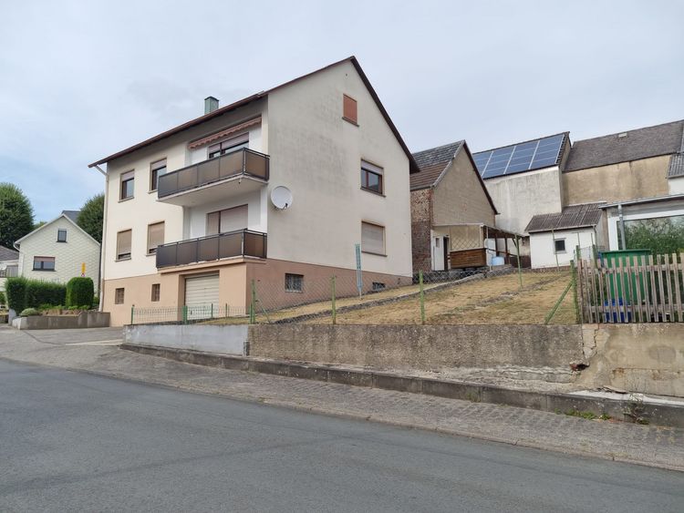 Gemeinde Lahr/WW: Zwei Mietobjekte, eine Scheune, Doppelgarage zu einem Preis