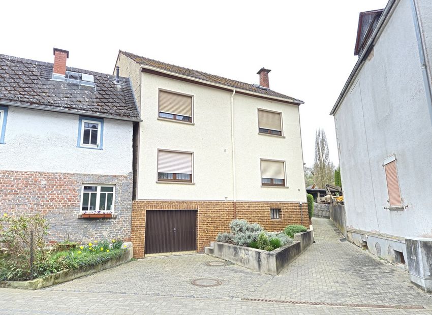 Burgschwalbach: EFH mit Nebengebäude!