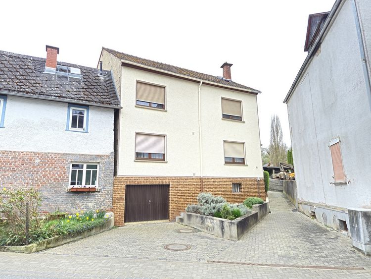 Burgschwalbach: EFH mit Nebengebäude!