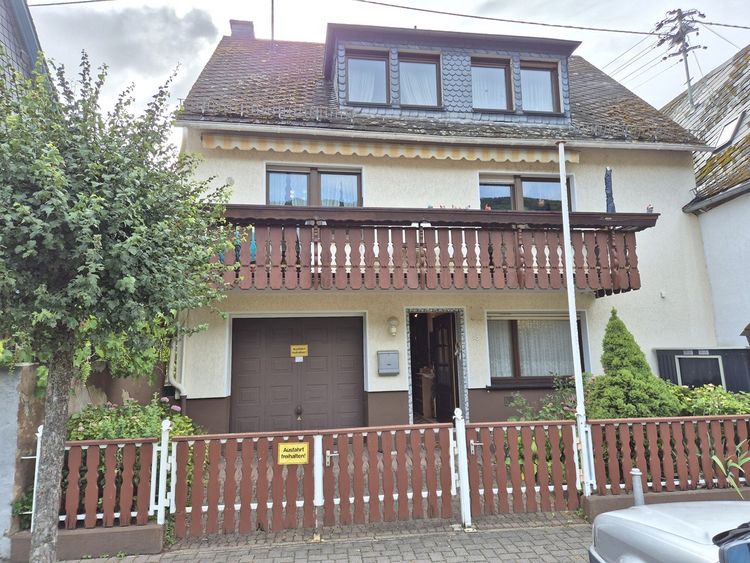 Kestert: Einfamilienhaus in direkter Rheinlage!