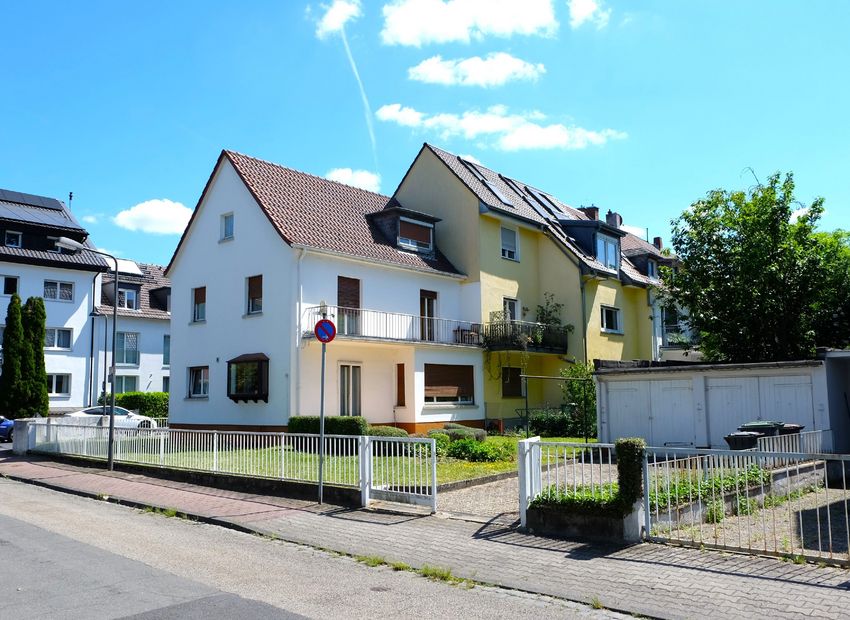 Frankfurt-Dornbusch! Erweiterbares REH mit traumhaftem ca. 383m² großem Grundstück.