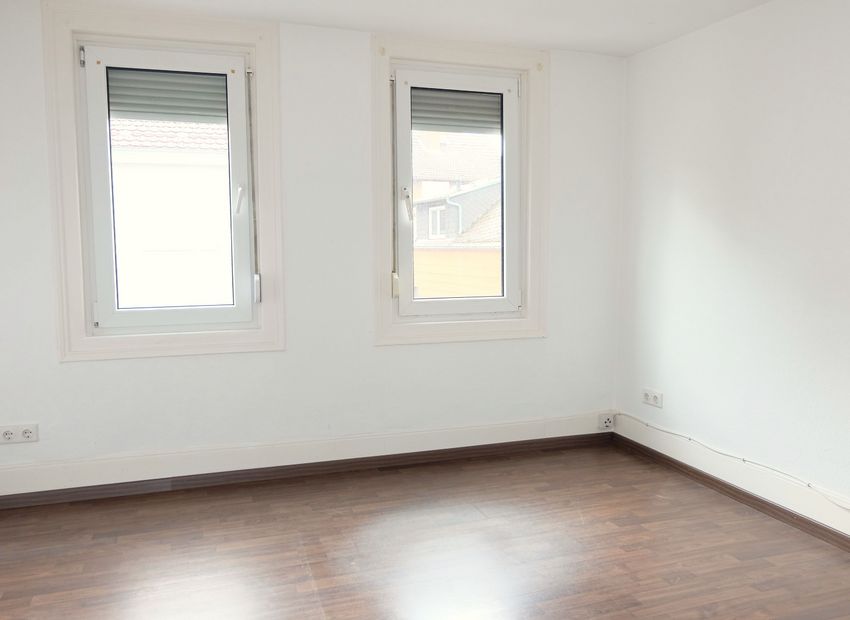 Neu-Anspach! Freistehendes Haus mit 5 Zimmern auf kleinem Grundstück.