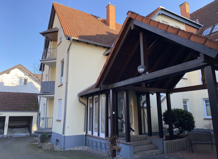 Oestrich-Winkel: Außergewöhnliche Dachgeschosswohnung in Oestrich!