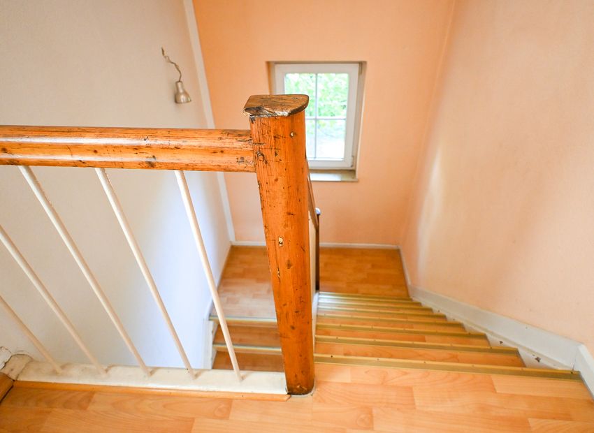 Wiesbaden-Biebrich: Einfamilienhaus mit Nebengebäuden in Stadtlage!
