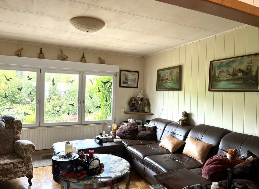 Hambach: Charmantes Einfamilienhaus mit Wintergarten