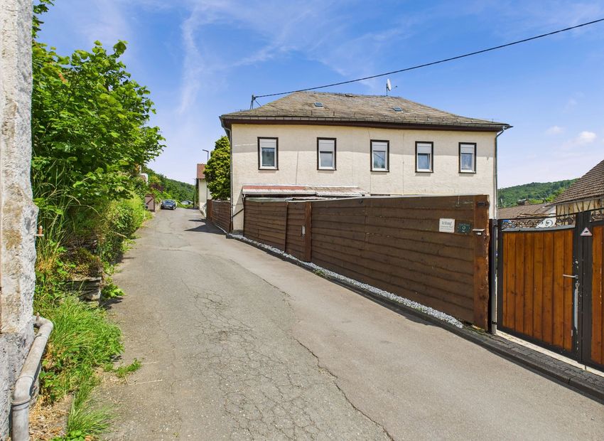 Weilrod-Finsternthal: Ein-Zweifamilienhaus für Naturliebhaber!!