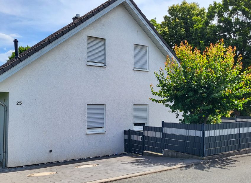 Hohenstein: Junges Fertighaus mit pflegeleichtem Garten in Breithardt!