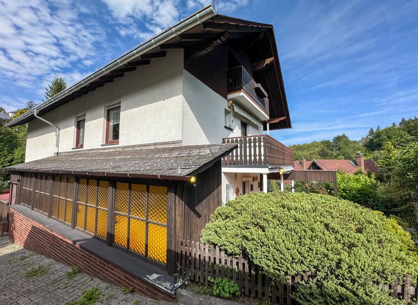 Bad Schwalbach: Attraktives Zwei-Familienhaus mit großem Grundstück in Heimbach!