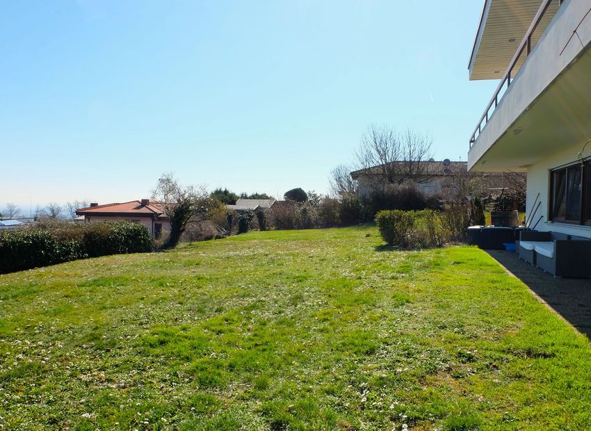 Battenberg! Freistehendes Einfamilienhaus mit 180-Grad-Panoramablick über die Rheinebene.