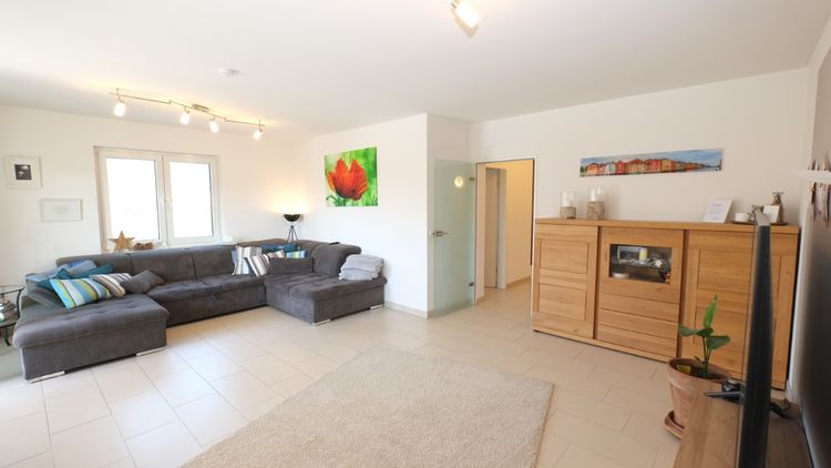 Neu-Anspach/Westerfeld: Exklusive, neuwertige Maisonettewohnung mit Weitblick! 