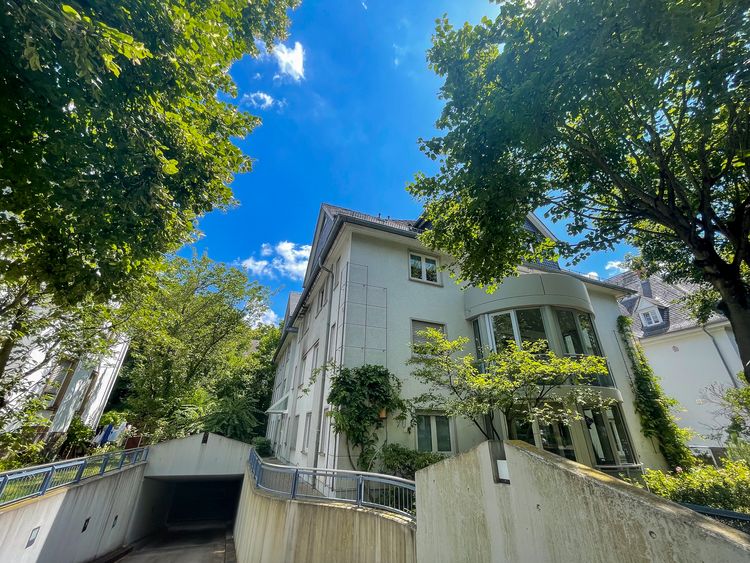 Wiesbaden: 4-Zimmer-Wohnung in der Biebricher Allee! 