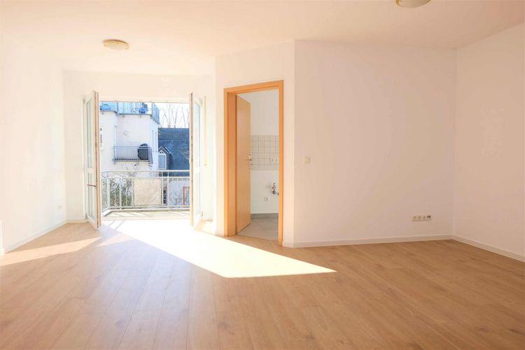 Reserviert! Frankfurt Höchst! 2 Zi.-Whg. am Bolongaropalast mit Balkon und TG-Stellplatz.