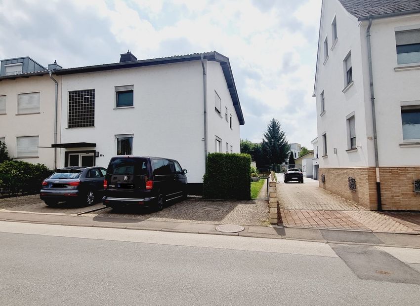 Limburg-Eschhofen: Eigentumswohnung mit Balkon, Garten und Garage