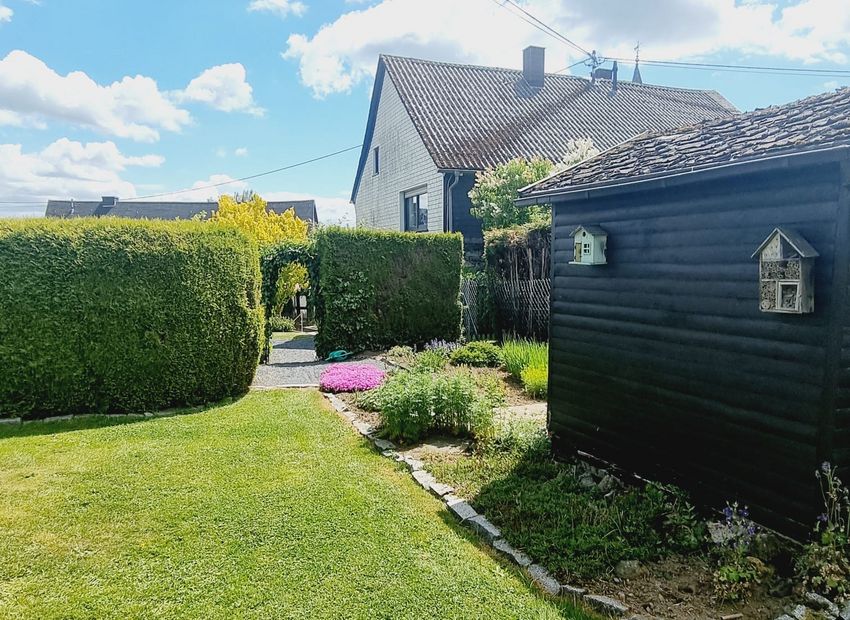 Gemeinde Lochum: Gepflegtes Einfamilienhaus mit Garage und schönem Areal