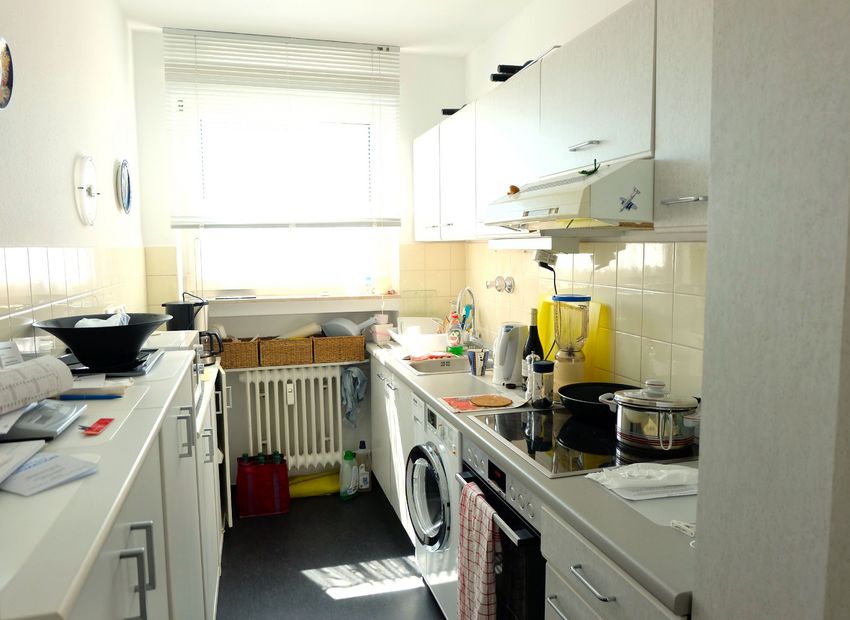 Neu-Isenburg! Gut geschnittene 2 Zi.-Whg. mit Balkon, Aufzug und TG-Stellplatz.