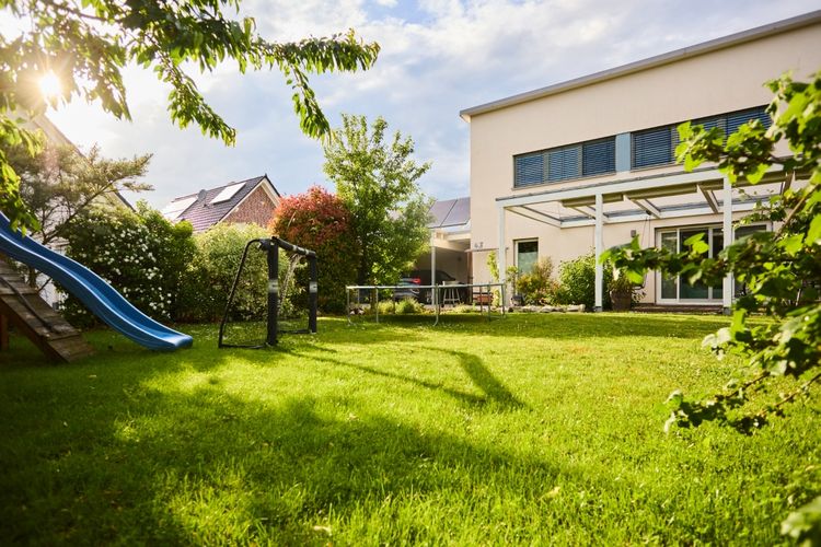 Usingen: Architektenhaus in gehobener Qualität und Lage!!