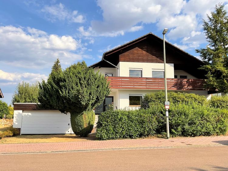 Limburg-Eschhofen: Ein-bis Zweifamilienhaus in Feldrandlage!