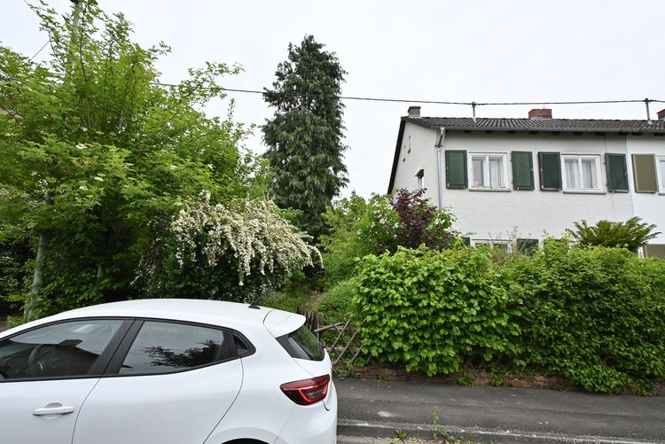 Charmante Doppelhaushälfte in ruhiger Lage von Geisenheim!