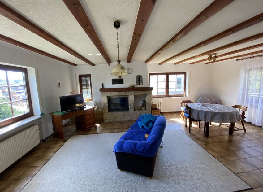 Aarbergen-Michelbach: Besondere Immobilie mit Charme, Ausblick und großem Grundstück!