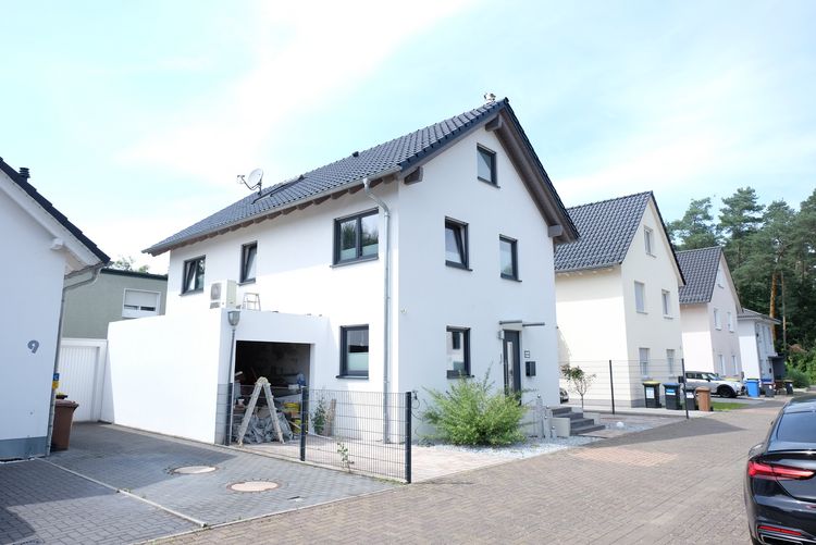 Hanau! Freistehendes, Baujahrjunges Einfamilienhaus mit 180m² Wohnfläche auf 322m² Grundstück.