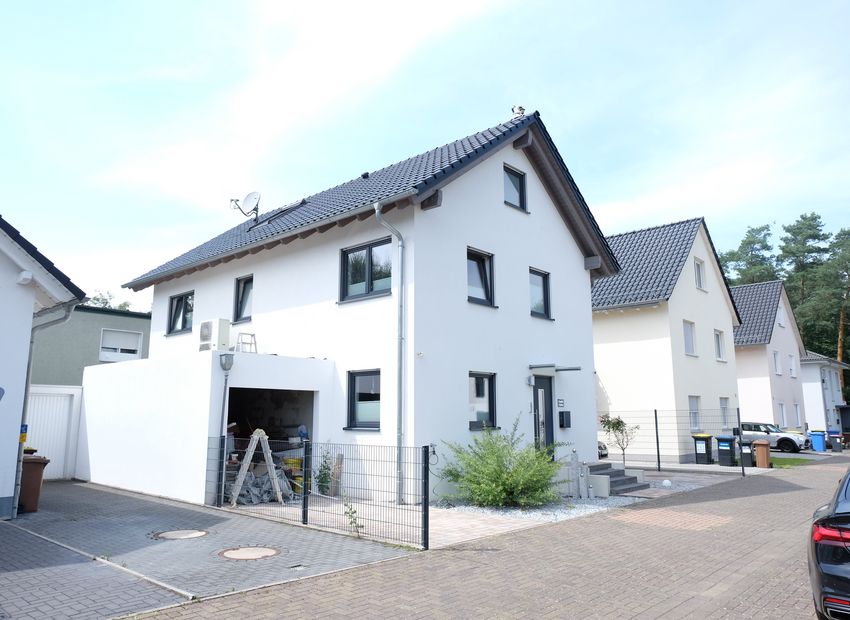 Hanau! Freistehendes, Baujahrjunges Einfamilienhaus mit 180m² Wohnfläche auf 322m² Grundstück.