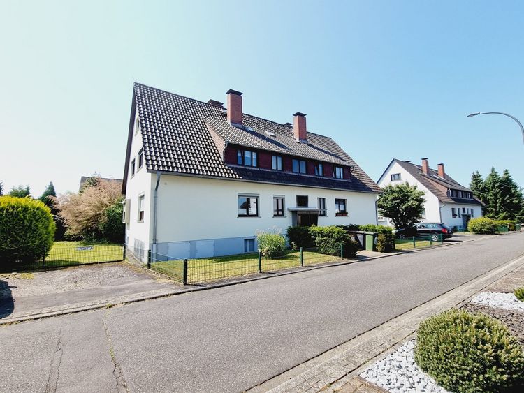 Höhr Grenzhausen: Eigentumswohnung mit Garage und Garten in ruhiger Lage