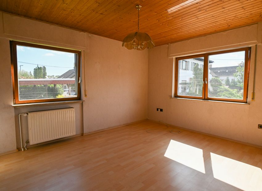 Wiesbaden: Dreifamilienhaus mit Potenzial – Wohnen & Investieren in Breckenheim!