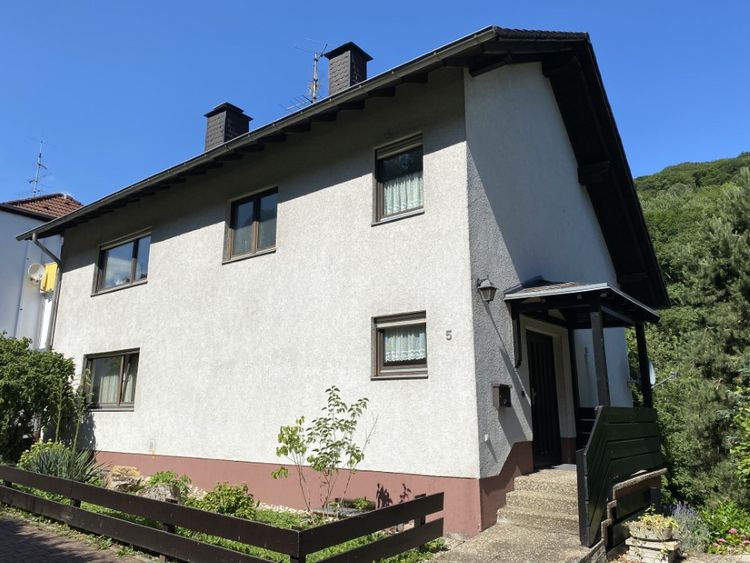 Schlangenbad: Gepflegtes Einfamilienhaus in idyllischer Lage – mit viel Platz und Potenzial!