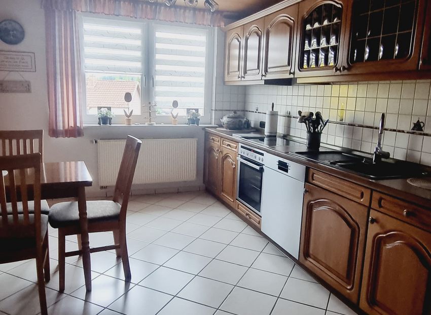 Gemeinde Lochum: Gepflegtes Einfamilienhaus mit Garage und schönem Areal
