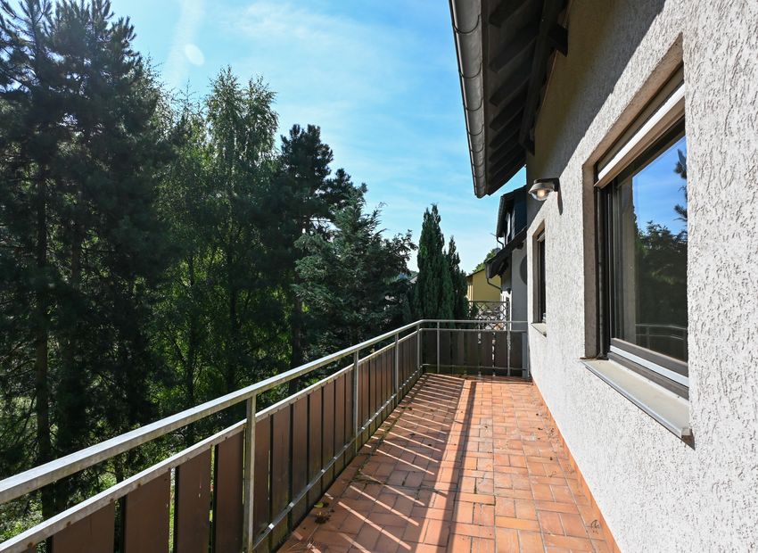 Schlangenbad: Gepflegtes Einfamilienhaus in idyllischer Lage – mit viel Platz und Potenzial!