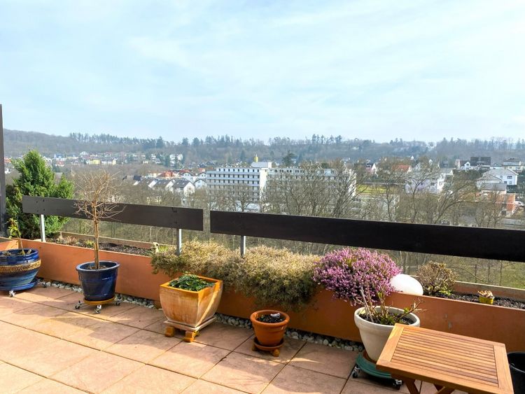 Bad Schwalbach: Ausblick garantiert - schöne 2-Zimmerwohnung mit Balkon!