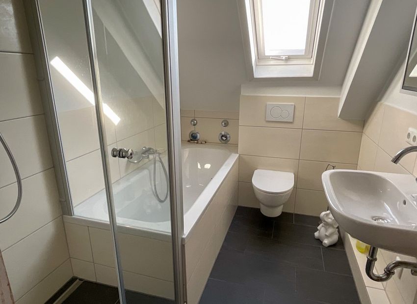 Wiesbaden: Traumhafte Dachgeschosswohnung in Bierstadt!