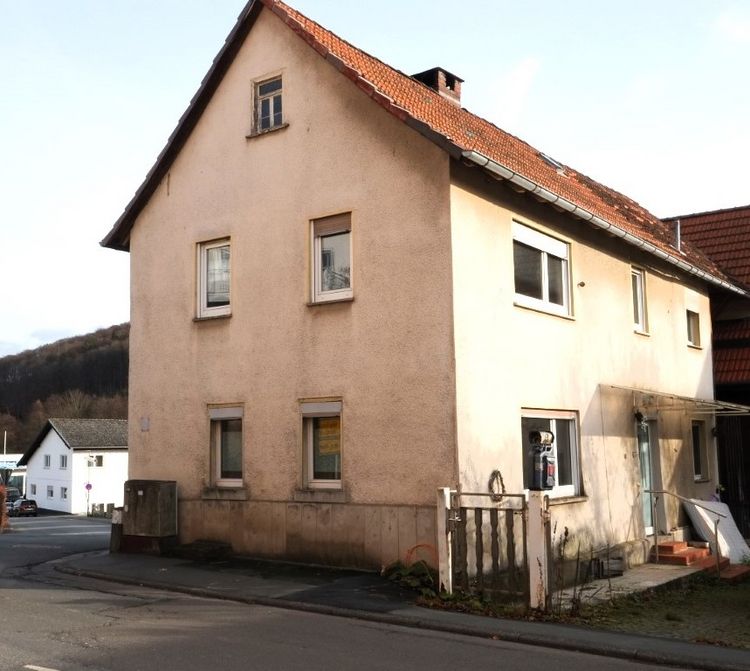 Weilrod-Emmershausen: Charmantes Einfamilienhaus mit Potenzial 