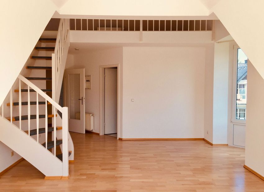 Helle 3,5 Zimmer Maisonette-Wohnung mit Einbauküche im Herzen von Oestrich-Winkel