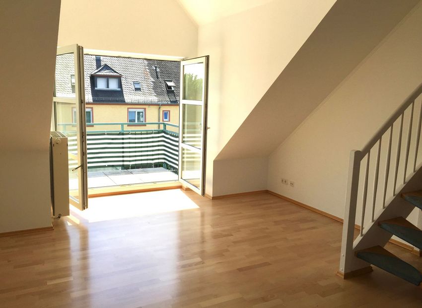 Helle 3,5 Zimmer Maisonette-Wohnung mit Einbauküche im Herzen von Oestrich-Winkel