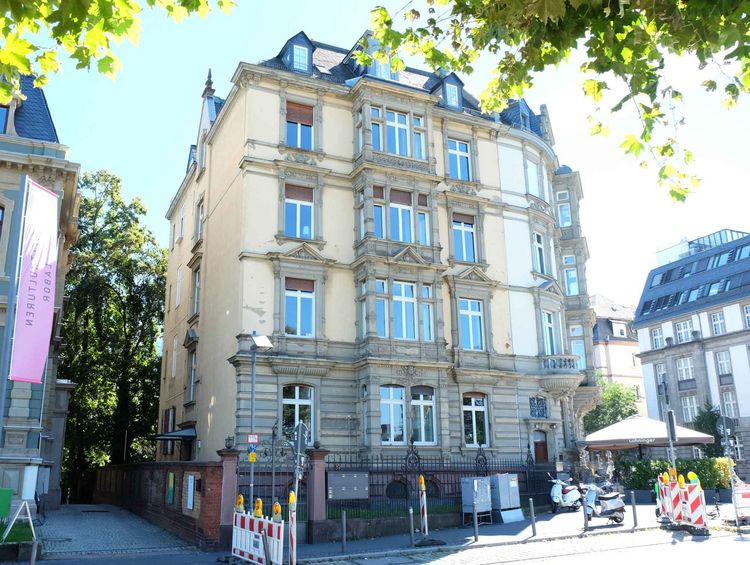 Sachsenhausen, historisches Mehrfamilienhaus aus der Gründerzeit - mit dem Charme vergangener Zeiten