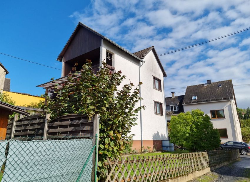 Hilgert: Freistehendes Einfamilienhaus mit Garage und Garten