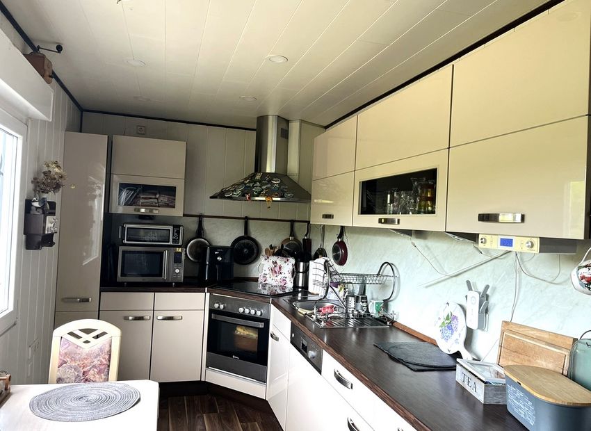 Hambach: Charmantes Einfamilienhaus mit Wintergarten