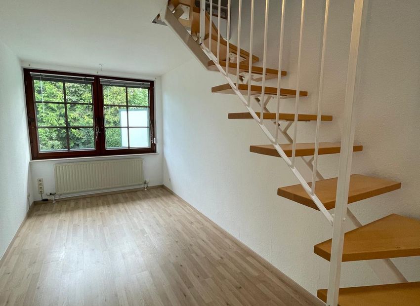 Usingen: Großzügige Doppelhaushälfte mit Einliegerwohnung