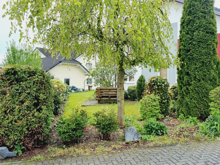 Herschbach Uww: Einfamilienhaus in ruhiger Lage mit Garage und Garten
