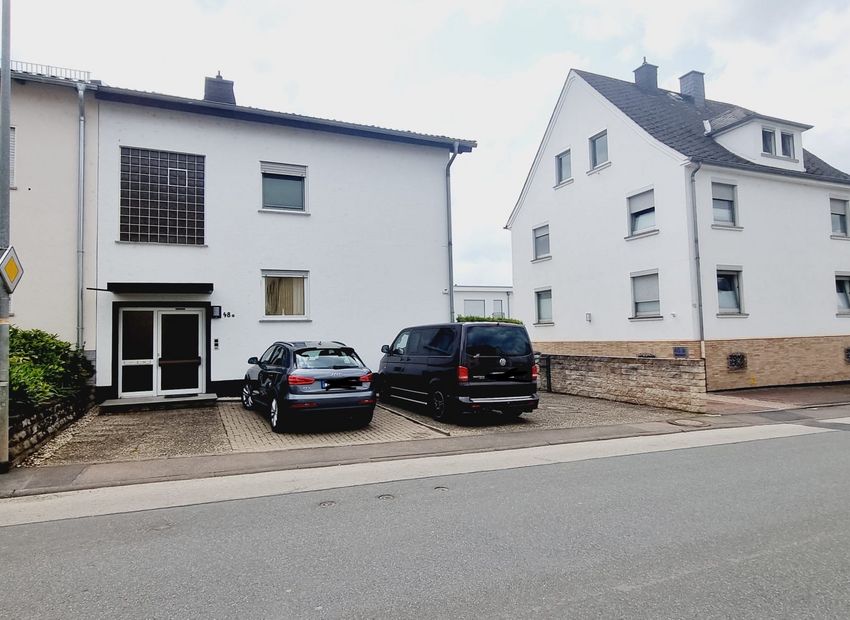 Limburg-Eschhofen: Eigentumswohnung mit Balkon, Garten und Garage