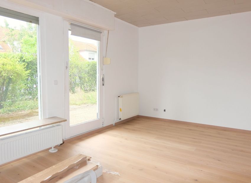 Nieder-Erlenbach! Freistehendes Haus mit freier Einliegerwohnung auf 700m² Grundstück.