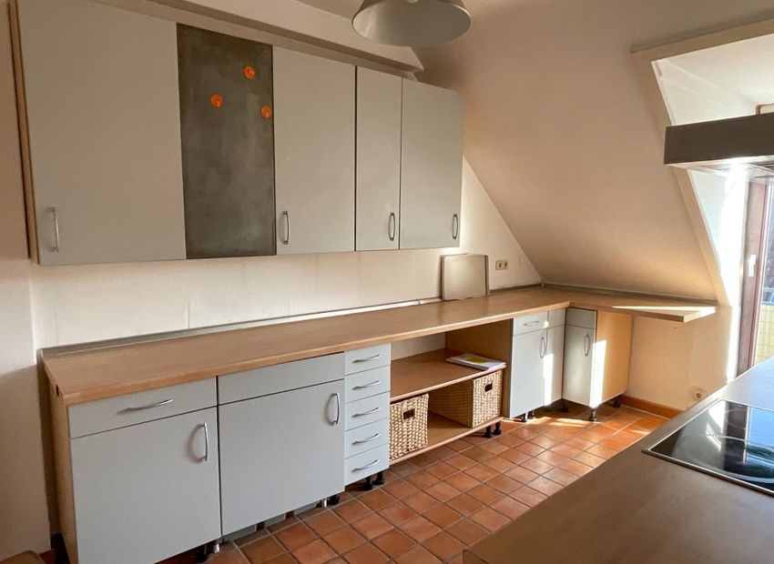 Wiesbaden: Traumhafte Dachgeschosswohnung in Bierstadt!